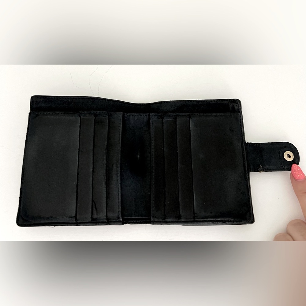 Authentic CHANEL Caviar Black Leather Wallet - Picture 7 of 10